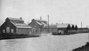 FACTORY AT FRAMPTON, GLOUCESTERSHIRE, AT WHICH MILK IS EVAPORATED FOR MILK CHOCOLATE MANUFACTURE. (Messrs. Cadbury Bros., Ltd.). FACTORY AT FRAMPTON, GLOUCESTERSHIRE, AT WHICH MILK IS EVAPORATED FOR MILK CHOCOLATE MANUFACTURE. (Messrs. Cadbury Bros., Ltd.).