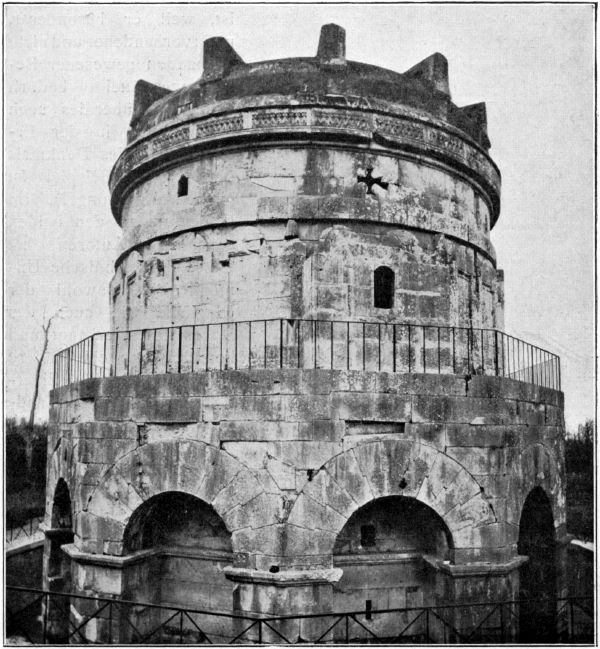 Bild 2. Grab des Theoderich, Ostseite. Bild 2. Grab des Theoderich, Ostseite.