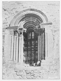 Lámina 50. BELUNZA Ventana del sur de la iglesia. Lámina 50. BELUNZA Ventana del sur de la iglesia.