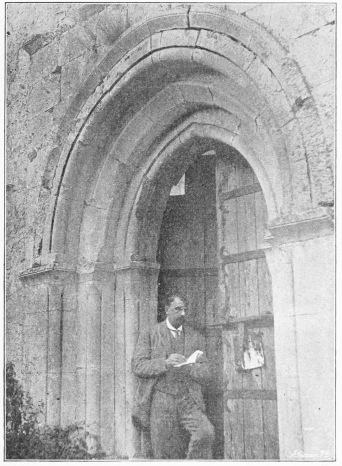 Lámina 65. IGOROIN Puerta de la iglesia. (Fot. L. E.) Lámina 65. IGOROIN Puerta de la iglesia. (Fot. L. E.)