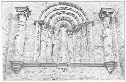 Lámina 74. LASARTE Ventana central del ábside. (Fot. L. E.) Lámina 74. LASARTE Ventana central del ábside. (Fot. L. E.)