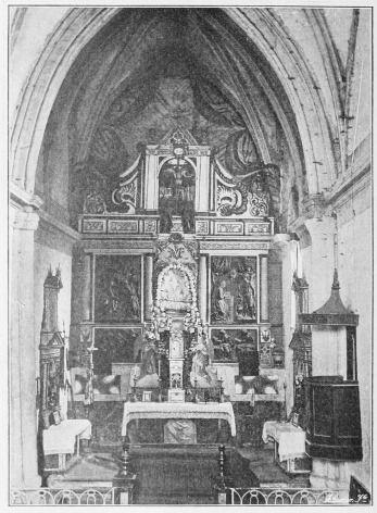 Lámina 78. LOPIDANA Interior de la iglesia. (Fot. L. E.) Lámina 78. LOPIDANA Interior de la iglesia. (Fot. L. E.)