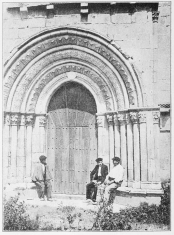 Lámina 81. MARQUÍNEZ Puerta de la ermita de San Juan. (Fot. M. Ugarte.) Lámina 81. MARQUÍNEZ Puerta de la ermita de San Juan. (Fot. M. Ugarte.)