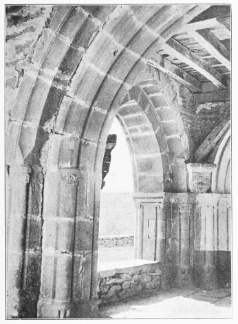 Lámina 88. NANCLARES DE GAMBOA Base de la torre de la iglesia. (Fot. L. E.) Lámina 88. NANCLARES DE GAMBOA Base de la torre de la iglesia. (Fot. L. E.)