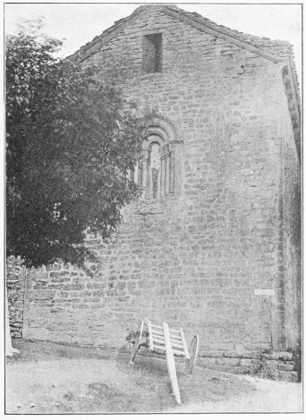 Lámina 89. OLANO Hastial del sur de la iglesia. (Fot. L. E.) Lámina 89. OLANO Hastial del sur de la iglesia. (Fot. L. E.)