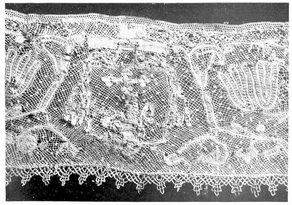 Lace with heraldic shield Lace with heraldic shield