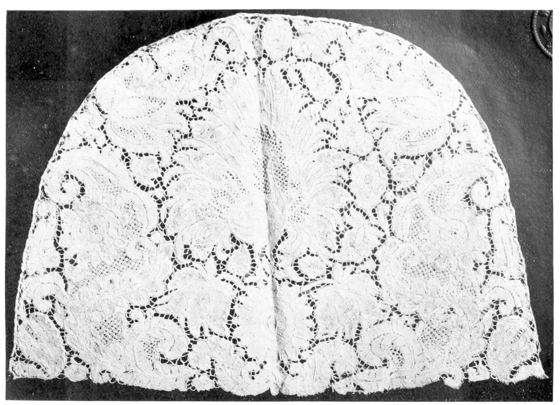 Lace, foliage with very narrow areas of     ground Lace, foliage with very narrow areas of     ground