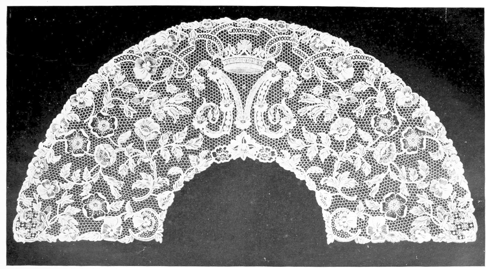 Lace to fit fan, with crowned M Lace to fit fan, with crowned M